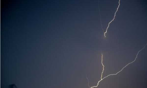 閃電一般有多粗,雷雨天氣中的閃電很恐怖嗎圖3